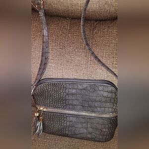 Elegant Gray Crocodile Pattern Crossbody Bag